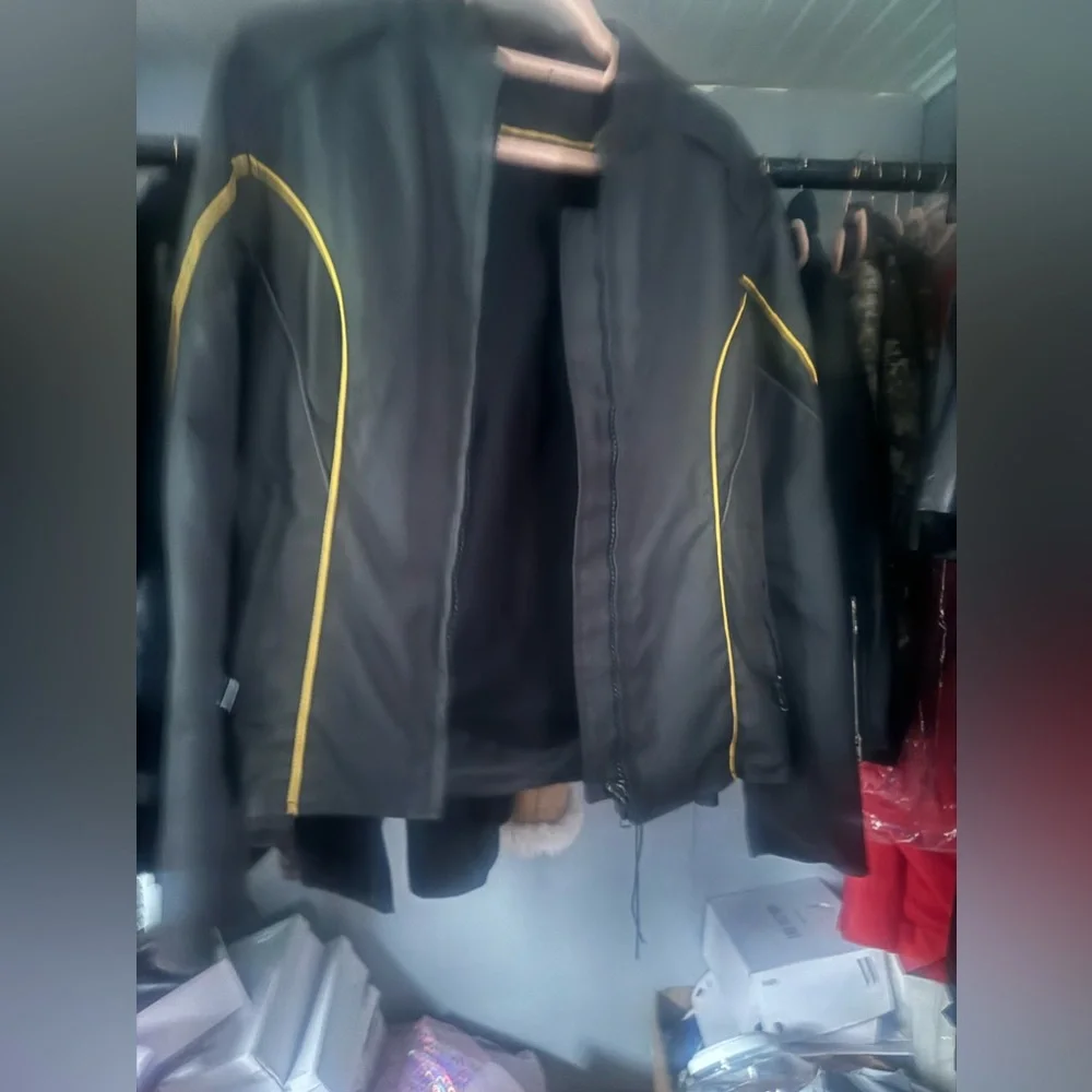 Ladies motorcycle riders jacket thick with cute yellow roses on the back - Picture 1 of 5